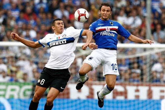 Lucio (Inter Mailand, li.) - Giampaolo Pazzini (Sampdoria Genua)  o0 FC Internazionale