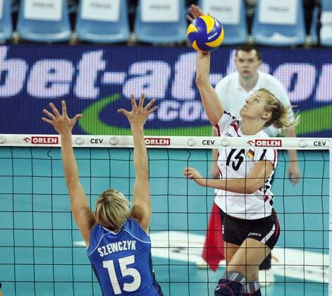 WROCLAW 26 09 2009 - 2009 EUROPEAN CHAMPIONSHIPS - GERMANY (white) vs FRANCE N Z MAREN BRINKER ---  BOR_20090926_1678.jpg