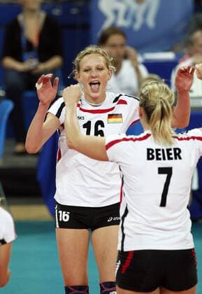 WROCLAW 26 09 2009 - 2009 EUROPEAN CHAMPIONSHIPS - GERMANY (white) vs FRANCE N Z MARGARETA KOZUCH L ---  BOR_20090926_1705.jpg o0 Jubel Freude
