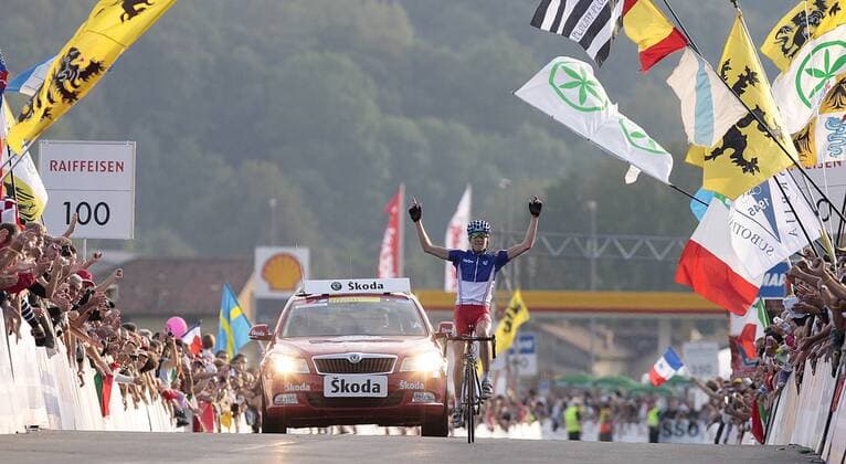 Winner Romain Sicard of France celebrating his victory when crossing finish line of Men U23 UCI Road cycling World Championships road race in Mendrisio -  o0 Freude Jubel, Ziel o00 Rad