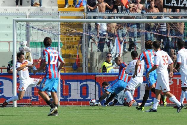 Takayuki Morimoto (Calcio Catania, Mitte) trifft gegen AS ROM (Roma) 