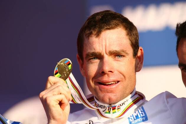 Radsport Weltmeisterschaft in Mendrisio - Weltmeister Cadel Evans (Australien) während der Siegerehrung o0 Sieg, Sieger Jubel Freude Porträt o0 Rad 