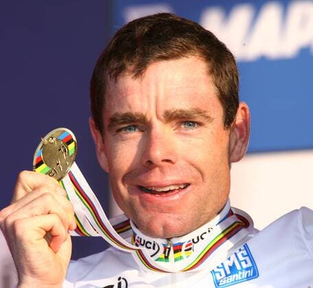 Radsport Weltmeisterschaft in Mendrisio - Weltmeister Cadel Evans (Australien) während der Siegerehrung o0 Sieg, Sieger Jubel Freude Porträt o0 Rad 