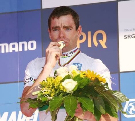 Radsport Weltmeisterschaft in Mendrisio - Weltmeister Cadel Evans (Australien) während der Siegerehrung o0 Sieg, Sieger Jubel Freude Einzelbild o0 Rad 