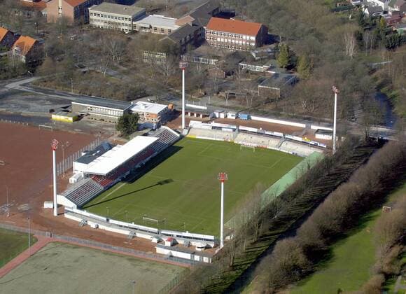 Fußball, Stadiongeschichte Rot Weiß Ahlen Luftaufnahme des Wersestadion - Heimspielstätte von LR Ahlen Fußball 2. BL Herren Saison 2001 2002, LR Ahlen, Rot Weiß, RW Vogelperspektive, oben Luftaufnahme Totale Wersestadion Ahlen