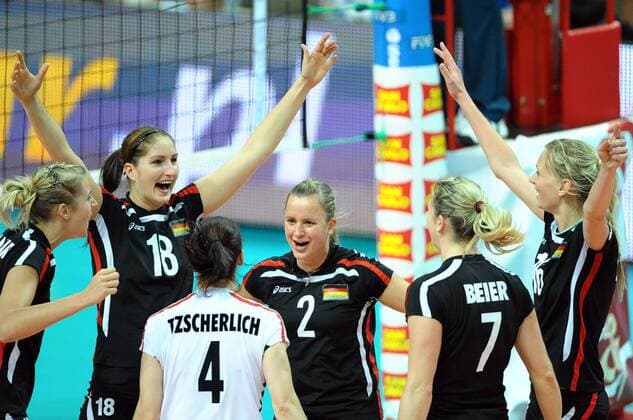 Jubel Deutschland, mit: CORINA SSUSCHKE, KATHLEEN WEISS, ANNA KOZUCH -  20091001LUK034 o0 Freude