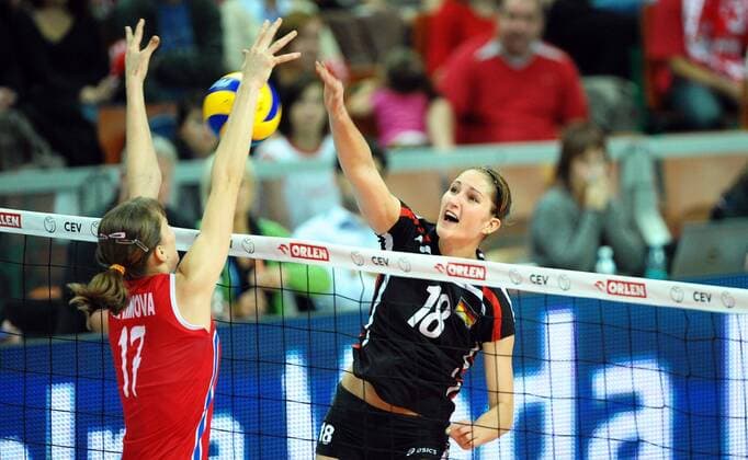 CORINA SSUSCHKE (Deutschland, re.), GERMANY vs AZERBAIJAN -  20091001LUK035