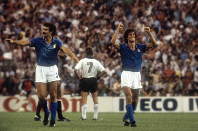 Giuseppe Bergomi (li.) und Fulvio Collovati (beide Italien) - Torjubel - DEUTSCHSPRACHIGE SPORTZEITSCHRIFTEN UND -ZEITUNGEN NUR NACH RÜCKSPRACHE Fußball Länderspiel Herren WM 1982 Finale, Nationalteam, Nationaltrikot, BRD, Italien - BR Deutschland 3:1 Gruppe Madrid Freude,