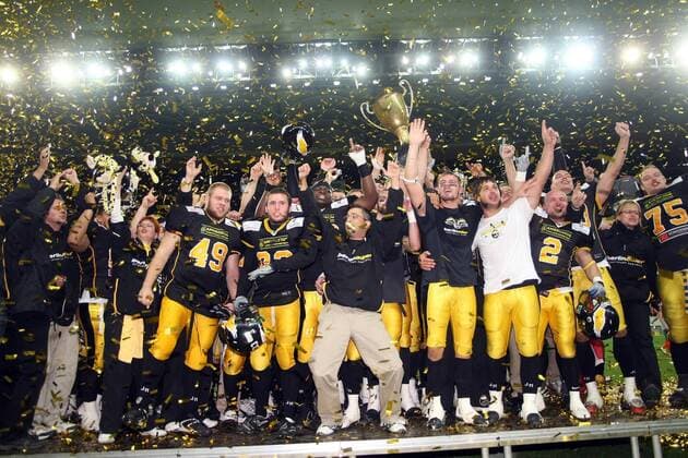 Siegesjubel Berlin Adler nach dem Gewinn des German Bowl XXXI o0 Sieg, Sieger, Meister, Deutscher Meister, Meisterschaft, Jubel, Totale o00 GFL 1 BL