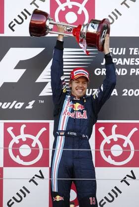 Sieger Sebastian Vettel (Deutschland Red Bull) - GP Japan 2009 o0 Jubel, Freude o00 Trophäe Pokal