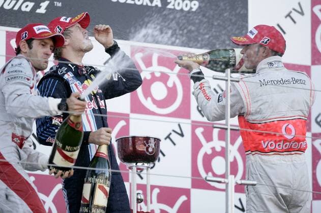 Sebastian Vettel (Deutschland Red Bull, M) gewinnt den GP von Japan vor Jarno Trulli (Italien Toyota, L) und Lewis Hamilton (England McLaren Mercedes) xHOCHxZWEIx xMichaelxKunkelxo0 Jubel, Freude