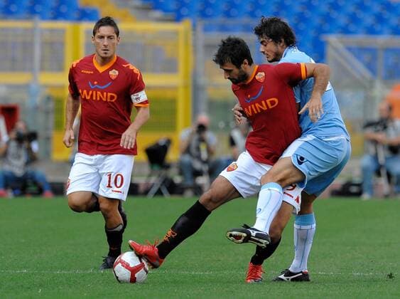 Mirko Vucinic (AS Roma, c.) vs Matteo Contini (SSC Neapel) ANDREAXSTACCIOLI
