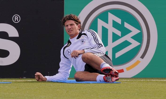 Mario Gomez (Deutschland) am Boden  o0 Einzelbild