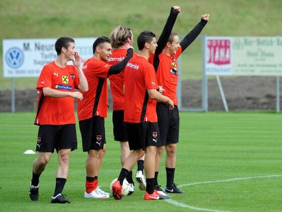 Bild zeigt v.li.: Christopher Drazan, Veli Kevlak, Christian Fuchs, Aleksandar Dragovic und Daniel Beichler (AUT). 