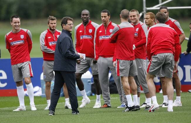 England s players listen to coach Fabio Capello EDITORIAL USE ONLY. No use with unauthorised audio, video, data, fixture lists, club league logos or live services. Online in-match use limited to 120 images, no video emulation. No use in betting, games or single club league player publications. o0 Totale, Nationaltrainer, Trainer