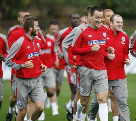 England s David Beckham (L) and John Terry EDITORIAL USE ONLY. No use with unauthorised audio, video, data, fixture lists, club league logos or live services. Online in-match use limited to 120 images, no video emulation. No use in betting, games or single club league player publications.
