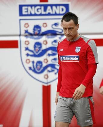 England s John Terry EDITORIAL USE ONLY. No use with unauthorised audio, video, data, fixture lists, club league logos or live services. Online in-match use limited to 120 images, no video emulation. No use in betting, games or single club league player publications. o0 Einzelbild o00 Logo, Emblem, Verbandslogo, Verbandsemblem, Three Lions, FA