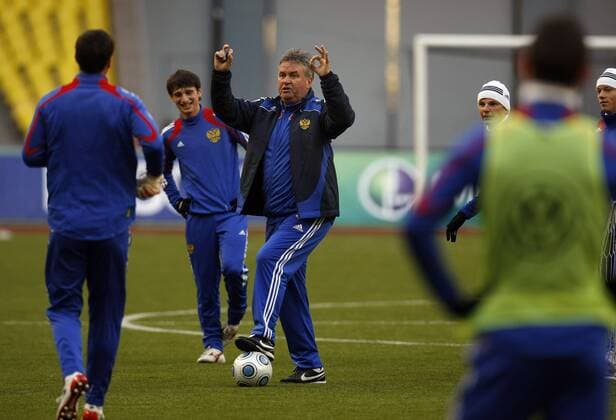 Coach Guus Hiddink (RUS, C) - 