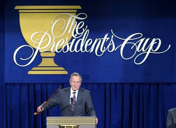 Former U.S. President George H.W. Bush (USA) delivers remarks during the opening ceremony of The Presidents Cup in San Francisco, California -  SFP20091007325 o0 Schriftzug people Politik Einzelbild o00 President s