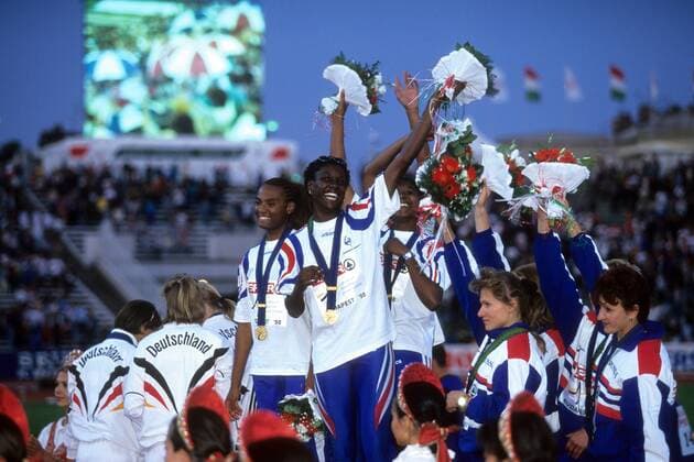 Siegerehrung 4x100m EM 1998 in Budapest: Europameister Frankreich (Mitte) zwischen Deutschland (li.) und Russland Leichtathletik EM Damen EM 1998 Totale Budapest Freude, Begeisterung,