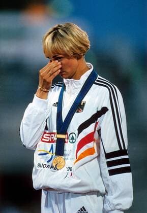 Heike Drechsler (Deutschland), Europameisterin im Weitsprung der EM 1998 in Budapest Leichtathletik EM Damen EM 1998, Einzelbild Budapest Glück, Freude,