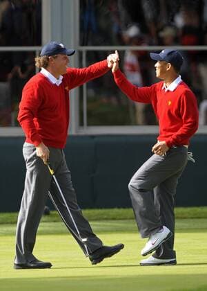 United States team member Phil Mickelson (L) celebrates with teammate Anthony Kim (USA) during the first round of The Presidents Cup  SFP20091008301 o0 Jubel, Freude o00 The President s