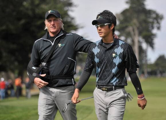 International team member Ryo Ishikawa (JPN, R) walks with team captain Greg Norman (Australia) during the first round of The Presidents Cup  SFP20091008327 o00 The President s