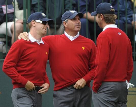 United States team captain Fred Couples (C) talks to team members Hunter Mahan (L) and Sean O Hair (USA) during the first round of The Presidents Cup  SFP20091008332 o00 The President s