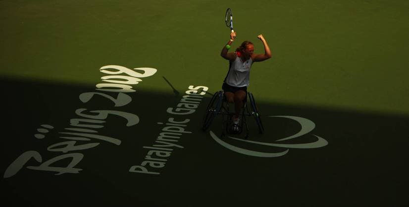 Korie Homan of the Netherlands  o0 Totale, Logo o00 Sommer Sommerspiele o00 Rollstuhltennis Rollstuhl