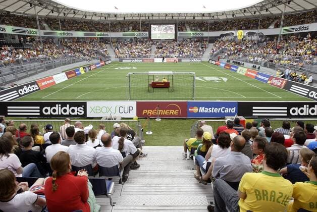 1 Jahr bis WM 2022: Historie, Stadien und Architektur Berlin - Zuschauer in der Adidas Arena - WM 2006