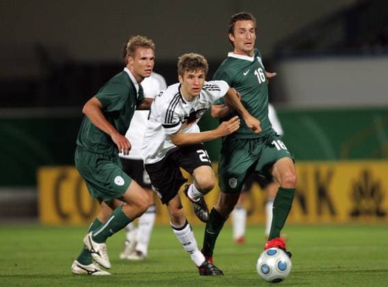 U 21, Deutschland - Slowenien, v.l. Gregor Balazic, Slowenien, Thomas Müller, Deutschland, Armin Bacinovic, Slowenien,