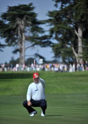 United States team member Kenny Perry lines up a shot on the 2nd green during the second round of The Presidents Cup at Harding Park Golf Course in San Francisco, California on October 9, 2009.  SFP20091009332 o0 USA, o00 The President s