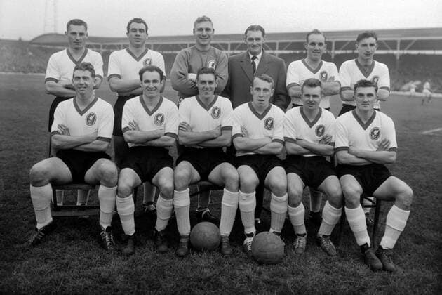 Liverpool FC 1958 59. Back row : L to R. J.Wheeler (Captain), J. Molyneux, T. Younger, Phil Taylor (coach), R. Moran, G. Twentyman. Front : L to R. F. Morris, J. Melia, L. Bimpsom, J. Harrower, A. A Court, D. White. .  o0 Totale