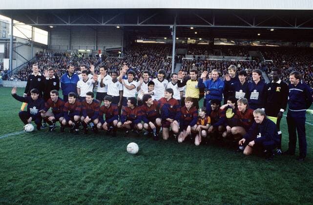 Bradford and England s at kick off. John Hendrie (Bradford City) front row Bradford City v England X1 14 12 86 Disaster Fund game. Re Opening of the Bradford ground after the Fire Disaster.  o0 Benefiz Benefizspiel Charity o0 Totale