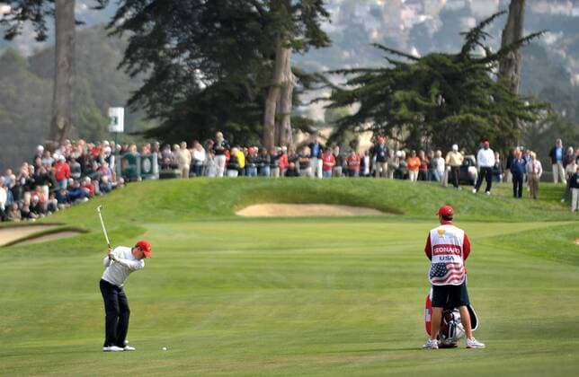 United States team member Justin Leonard hits down the first fairway during the second round of The Presidents Cup at Harding Park Golf Course in San Francisco -  SFP20091009373 o00 Totale USA