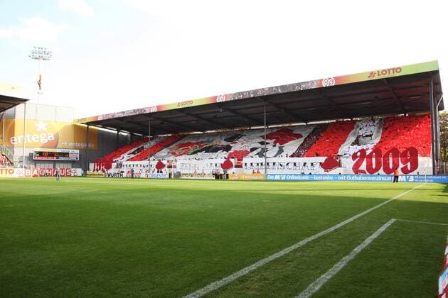 Fußball, Stadiongeschichte 1. FSV Mainz 05 Bruchwegstadion, Heimspielstätte vom 1. FSV Mainz 05 o0 Totale Stadion, Fußballstadion, innen, Innenansicht, Stadion am Bruchweg Sportstätte