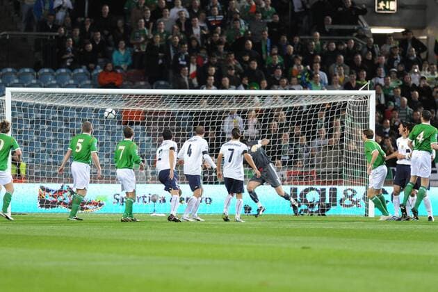 Glenn Whelan (Irland, 6) erzielt gegen Italien ein Tor -  o0 Totale