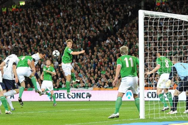 Mauro Camoranesi (ITA, 3.l.) trifft zum 0:1  o0 Tor Irland