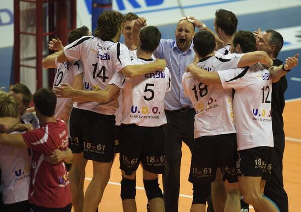 Jubel - TV Rottenburg mit Trainer Hans Peter Müller Angstenberger (Mitte) o0 Jubel Freude