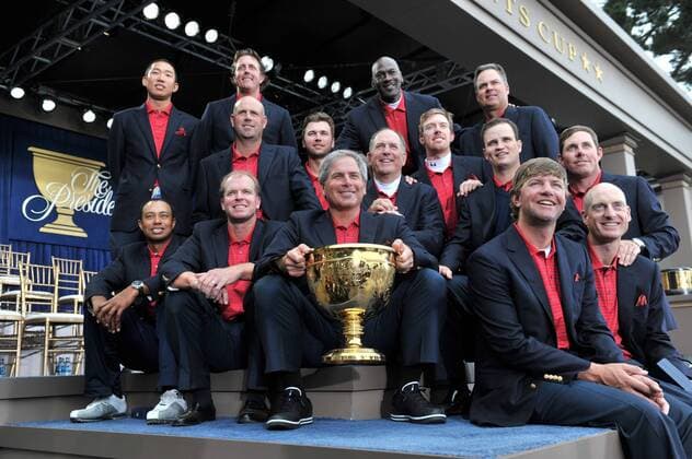 USA team photo after winning the Presidents Cup 2009, L to R Anthony Kim, Tiger Woods, Phil Mickelson, Stewart Cink, Steve Stricker, Sean O Hair, Capt. Fred Couples with trophy, Honorary Capt. Michael Jordan, Co Cpt. Jay Haas, Hunter Mahan, Kenny Perry, Zach Johnson, Lucas Glover, Justin Leonard, Jim Furyk -  SFP20091011338 o0 Sieg, Sieger, Jubel, Freude, Siegerfoto, Teambild, Pokal, Trophäe, Siegerehrung o00 Objekte o00 President s