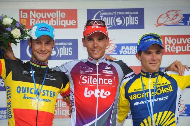 Philippe Gilbert (Silence Lotto, M) gewinnt Paris Tour vor Tom Boonen (Quick Step, L) und Borut Bozic (Vacansolei) -  o0 Sieg, Sieger, Jubel, Freude, Siegerehrung