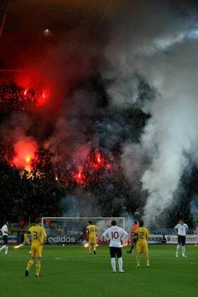 World Cup qualification match Ukraine vs. England.  EN_00279506_025 o0 Totale, Fan Zuschauer bengalisches Feuer, Bengalfeuer Atmosphäre Stimmung