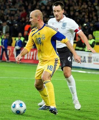 Serhiy Nazarenko (Ukraine, L) and John Terry (England).  EN_00279506_006
