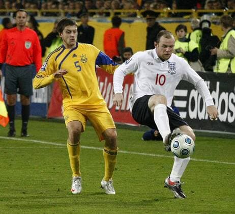 Oleksandr Kucher (Ukraine, L) and Wayne Rooney (England)  EN_00279506_039