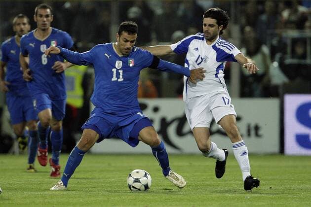 Fabio Quagliarella (Italien, li.) gegen Riban Satias (Zypern) - 