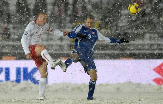 Mariusz Lewandowski (Polen, l.)  091014DAM016 o0 Schnee Schneespiel SVK