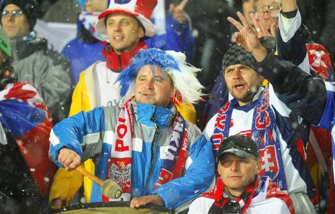 Polnische (l.) und Slowakische Fans beieinander  20091014LUK025 o0 Fan, Publikum Völkerverständigung