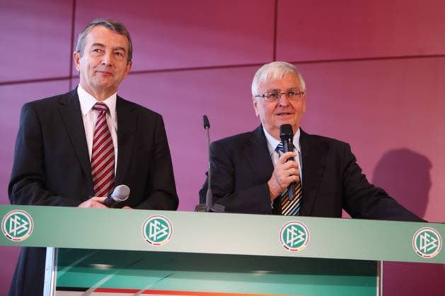 DFB Generalsekretär WOLFGANG NIERSBACH (li.) und DFB Präsident THEO ZWANZIGER (beide Deutschland) auf der Frankfurter Buchmesse