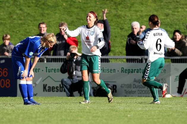 FCR 2001 Duisburg - 1. FFC Turbine Potsdam: Torjubel Duisburg - Ausgleich zum 2:2 -Inka Grings ( Duisburg ), mitte o0 Jubel, Freude