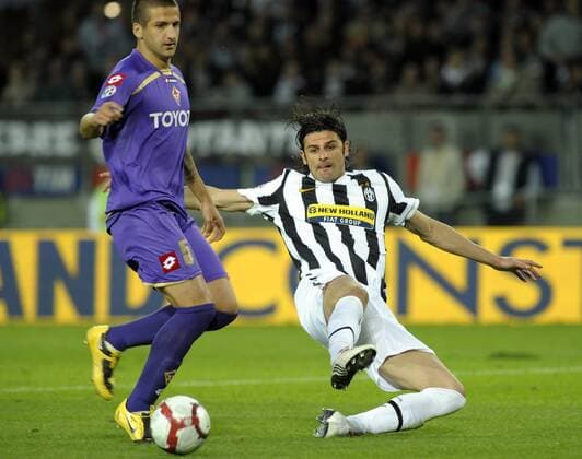 Vincenzo Iaquinta (Juventus Turin, re.) gegen Alessandro Gamberini (ACF Fiorentina) - giorgioxperottino o0 Juve AC Florenz